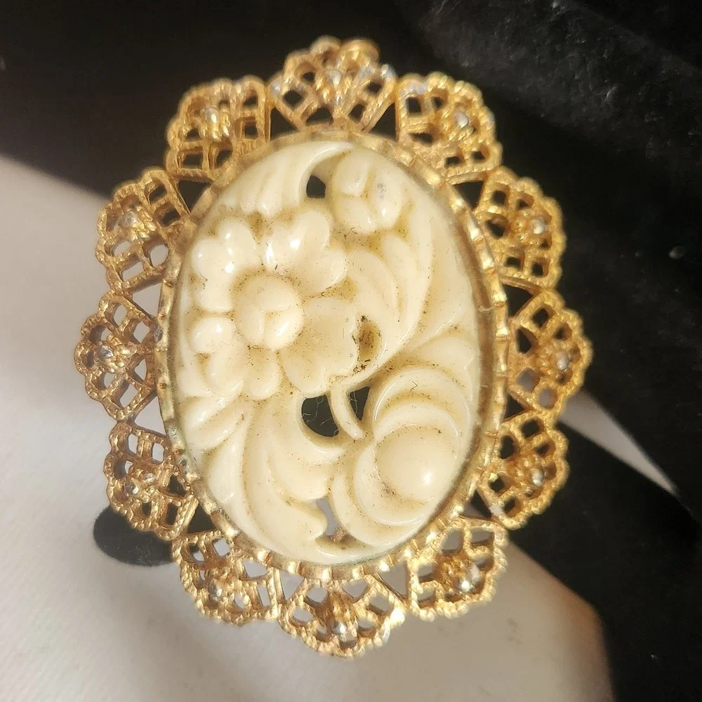 Vintage Gold Tone Cream Floral Resin Cameo Filigree Oval Pendant Brooch Base